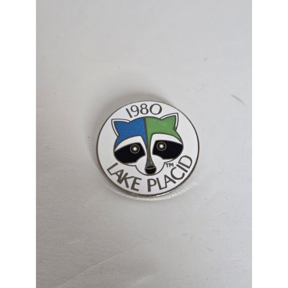 Vintage Pin Brooch Lake Placid 1980 Raccoon - Picture 1 of 6